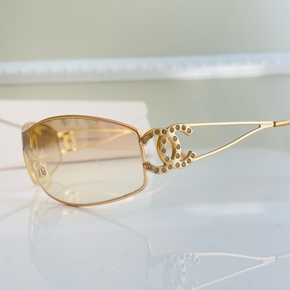 🌸SOLD🌸CHANEL AUTHENTIC Gold CC crystal sunglasses - Picture 4 of 16